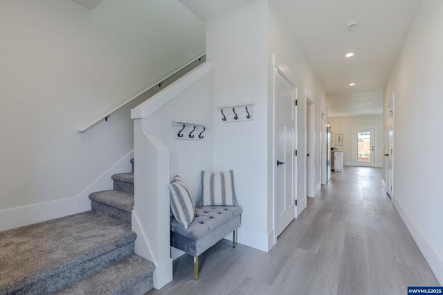 729 Periander Wy, Harrisburg, OR 97446