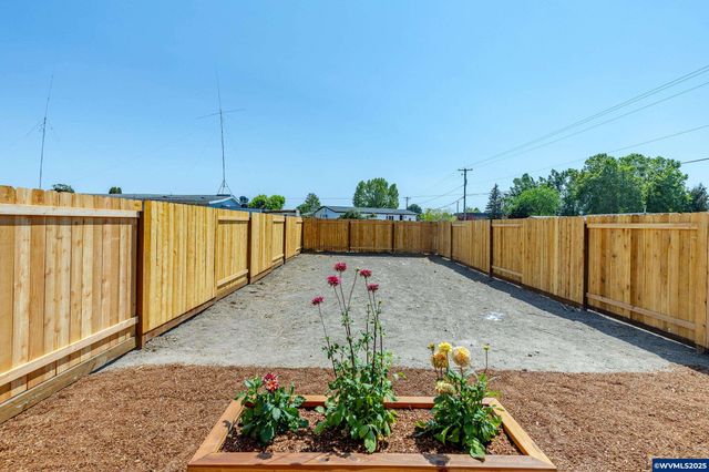 729 Periander Wy, Harrisburg, OR 97446