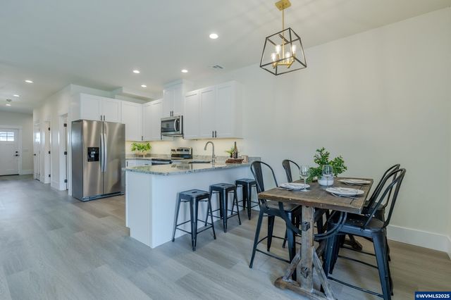 729 Periander Wy, Harrisburg, OR 97446