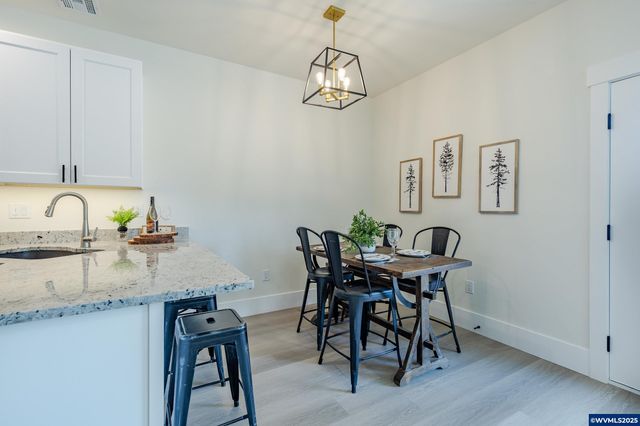 729 Periander Wy, Harrisburg, OR 97446