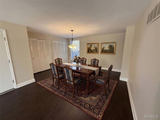 1130 S Mason Road, Town And Country, MO 63131