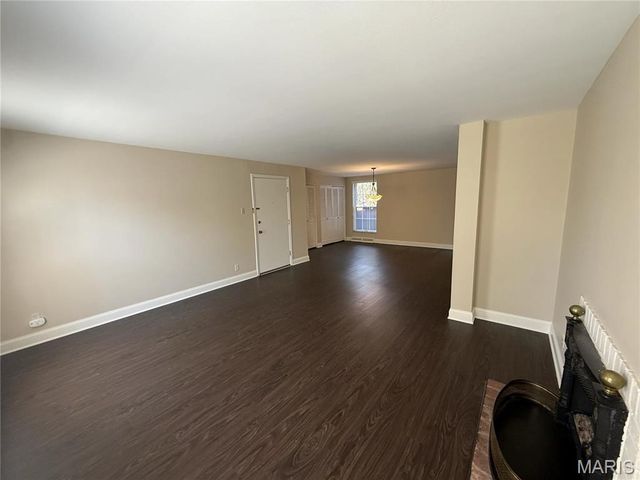 1130 S Mason Road, Town And Country, MO 63131