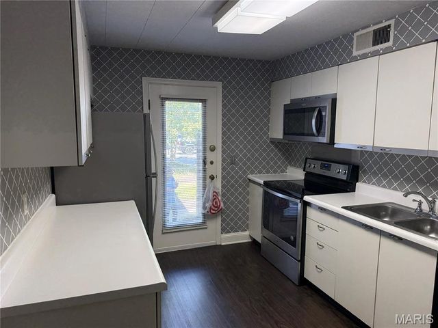 1130 S Mason Road, Town And Country, MO 63131