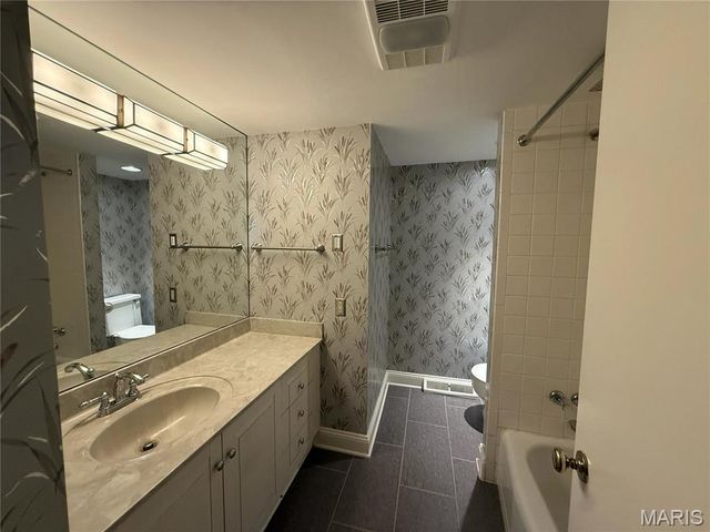 1130 S Mason Road, Town And Country, MO 63131