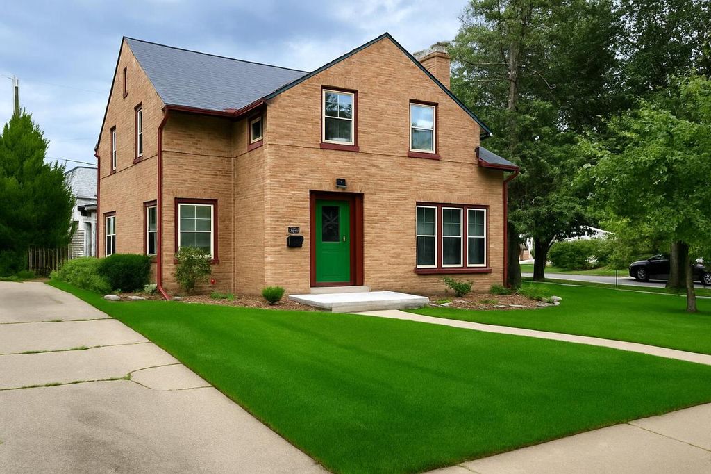 8302 Currie AVENUE, Wauwatosa, WI 53213