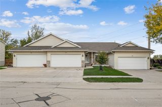 3304 Stoneview Circle SW, Cedar Rapids, IA 52404