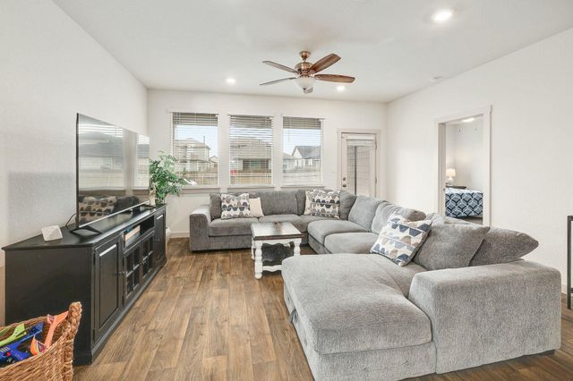 224 Lavaca River LN, Hutto, TX 78634