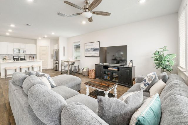 224 Lavaca River LN, Hutto, TX 78634