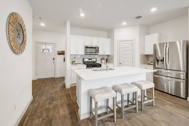 224 Lavaca River LN, Hutto, TX 78634