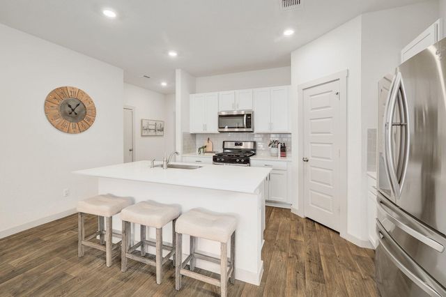 224 Lavaca River LN, Hutto, TX 78634