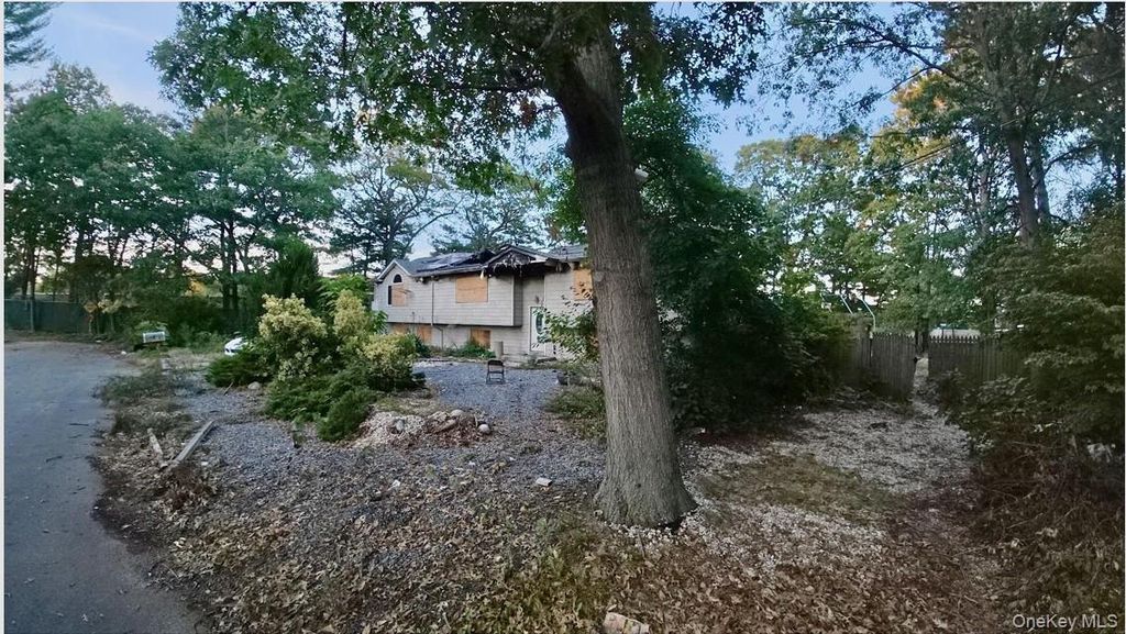 197 Albany Avenue, Babylon, NY 11704 — exterior