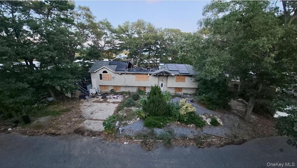 197 Albany Avenue, Babylon, NY 11704 — photo 2