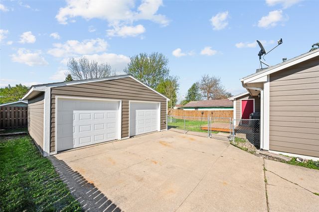 613 NE 7th Street, Grimes, IA 50111