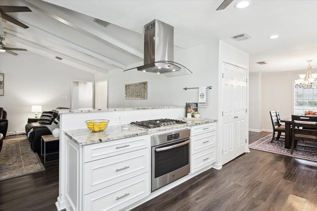 7614 Braesview Lane, Houston, TX 77071