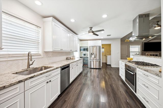 7614 Braesview Lane, Houston, TX 77071