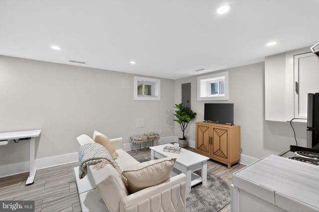 5128 H ST SE, Washington, DC 20019