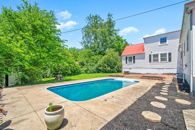 128 Hickory Grove Blvd, Clarksville, TN 37040