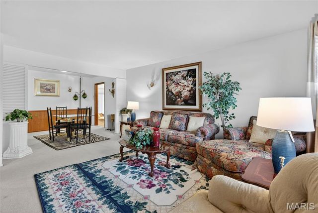 11079 Worchester Drive, St Louis, MO 63136