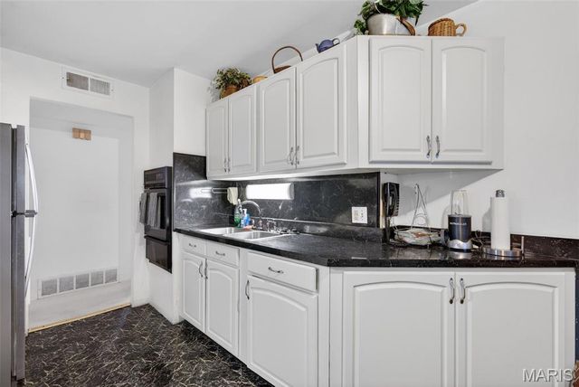 11079 Worchester Drive, St Louis, MO 63136