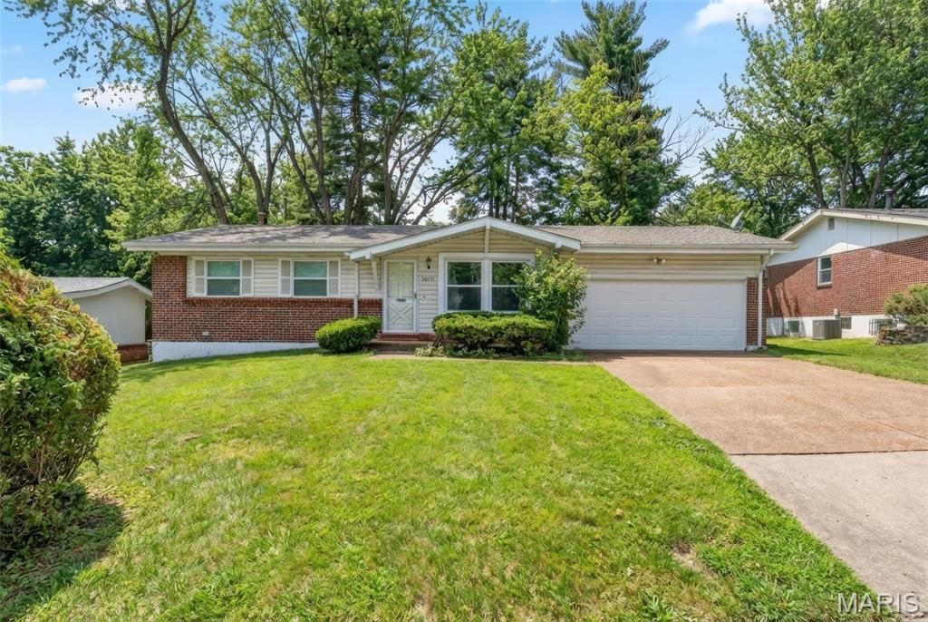 11079 Worchester Drive, St Louis, MO 63136