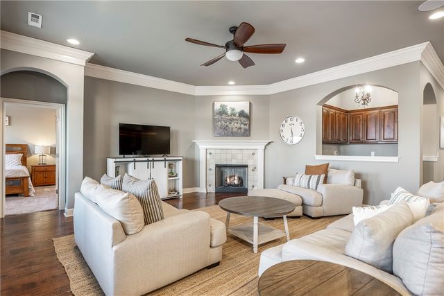 1404 SW Wisteria Avenue, Bentonville, AR 72713