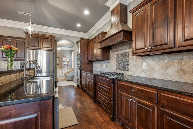 1404 SW Wisteria Avenue, Bentonville, AR 72713