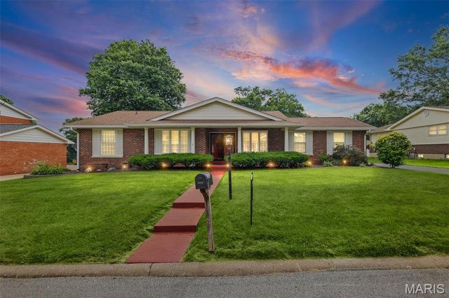 5303 River Aire Drive, Godfrey, IL 62035