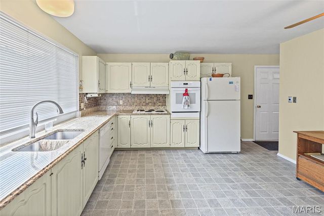 5303 River Aire Drive, Godfrey, IL 62035