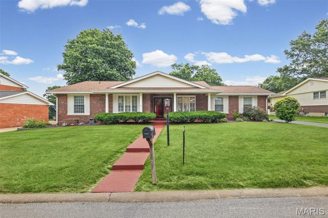 5303 River Aire Drive, Godfrey, IL 62035