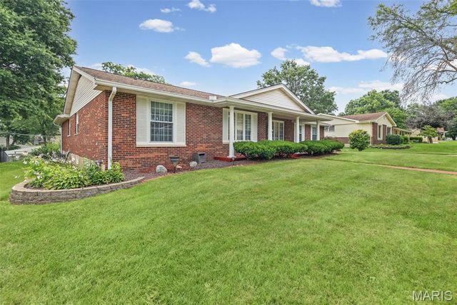 5303 River Aire Drive, Godfrey, IL 62035