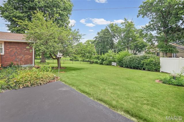 5303 River Aire Drive, Godfrey, IL 62035