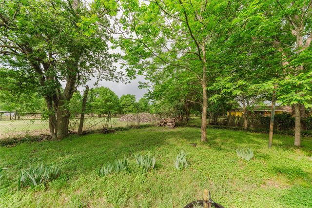 262 Highway 95 S A, Smithville, TX 78957