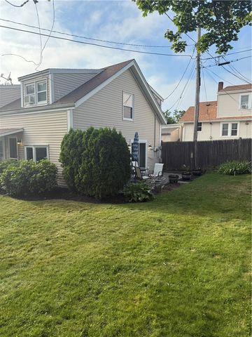 16 Dudley Avenue 7, Newport, RI 02840