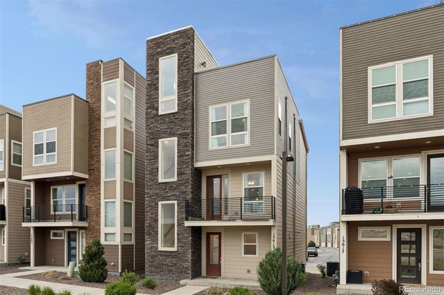 15613 E Broncos Place, Englewood, CO 80112