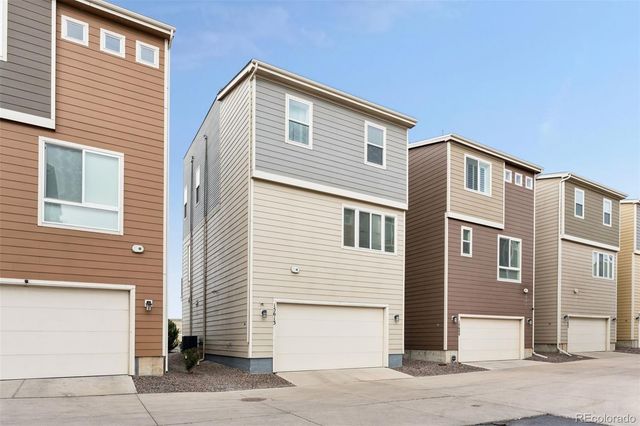 15613 E Broncos Place, Englewood, CO 80112
