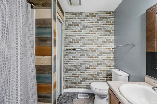 5825 Bittersweet Drive, West Lafayette, IN 47906