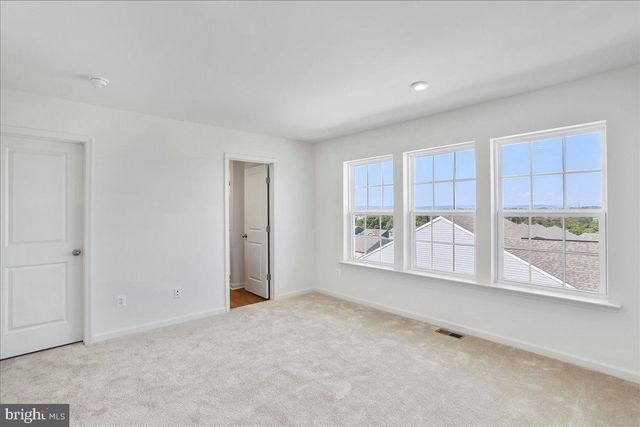 64 STAFFORD PL, Falling Waters, WV 25419