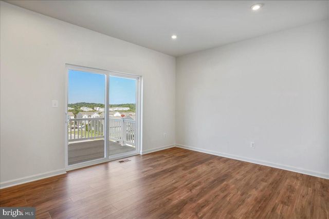 64 STAFFORD PL, Falling Waters, WV 25419