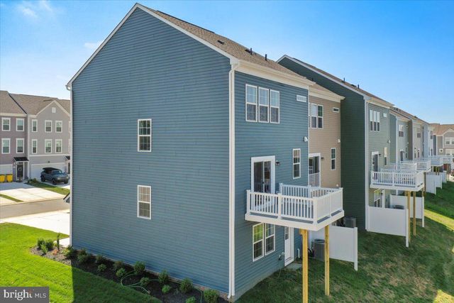64 STAFFORD PL, Falling Waters, WV 25419