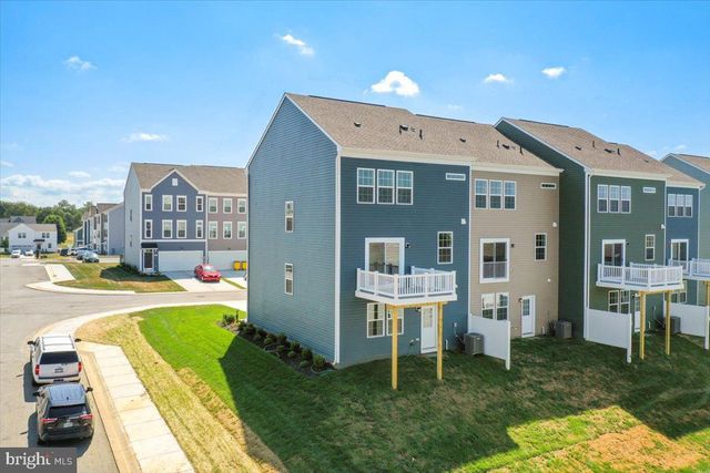 64 STAFFORD PL, Falling Waters, WV 25419