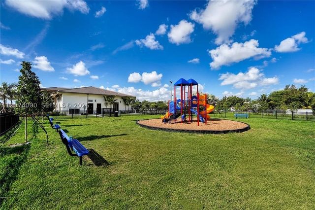 12432 NW 23rd Ct, Miami, FL 33167
