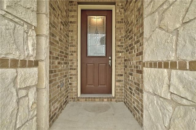 116 W Highfield ST, Hutto, TX 78634