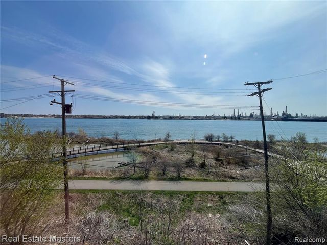 2108 Military Street, Port Huron, MI 48060
