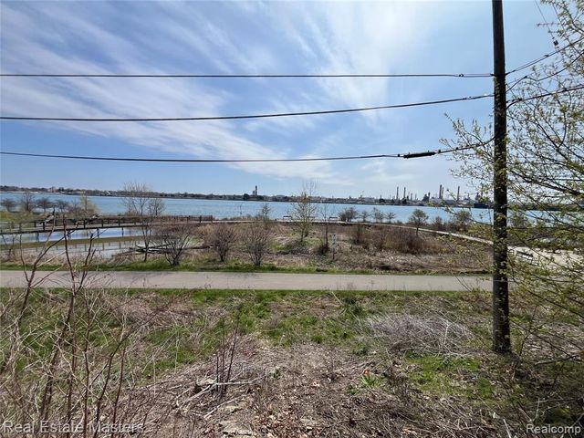 2108 Military Street, Port Huron, MI 48060