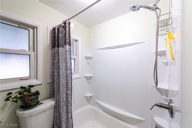 588 Jackson Street, Amherst, OH 44001