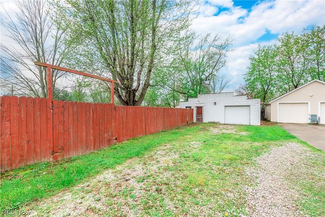 588 Jackson Street, Amherst, OH 44001
