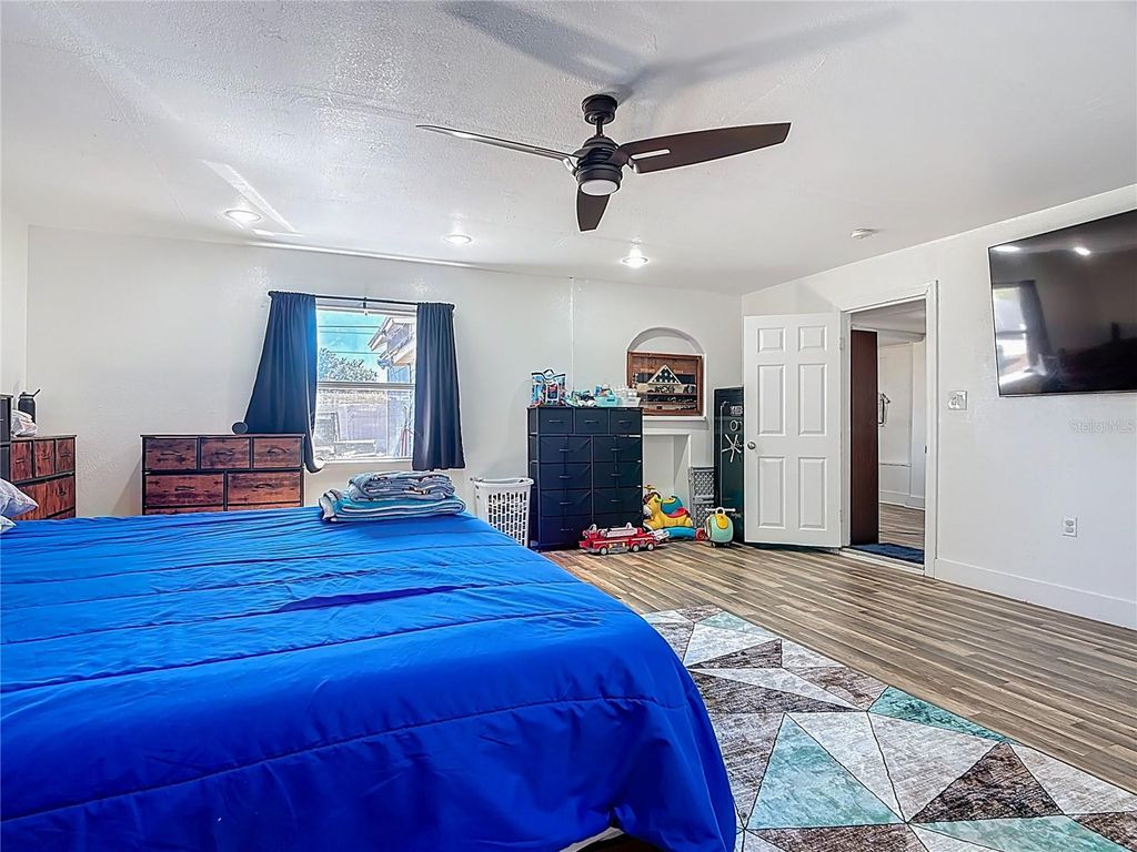 Image 15 of property listing at 823 MISSOURI AVENUE, St Cloud, FL 34769