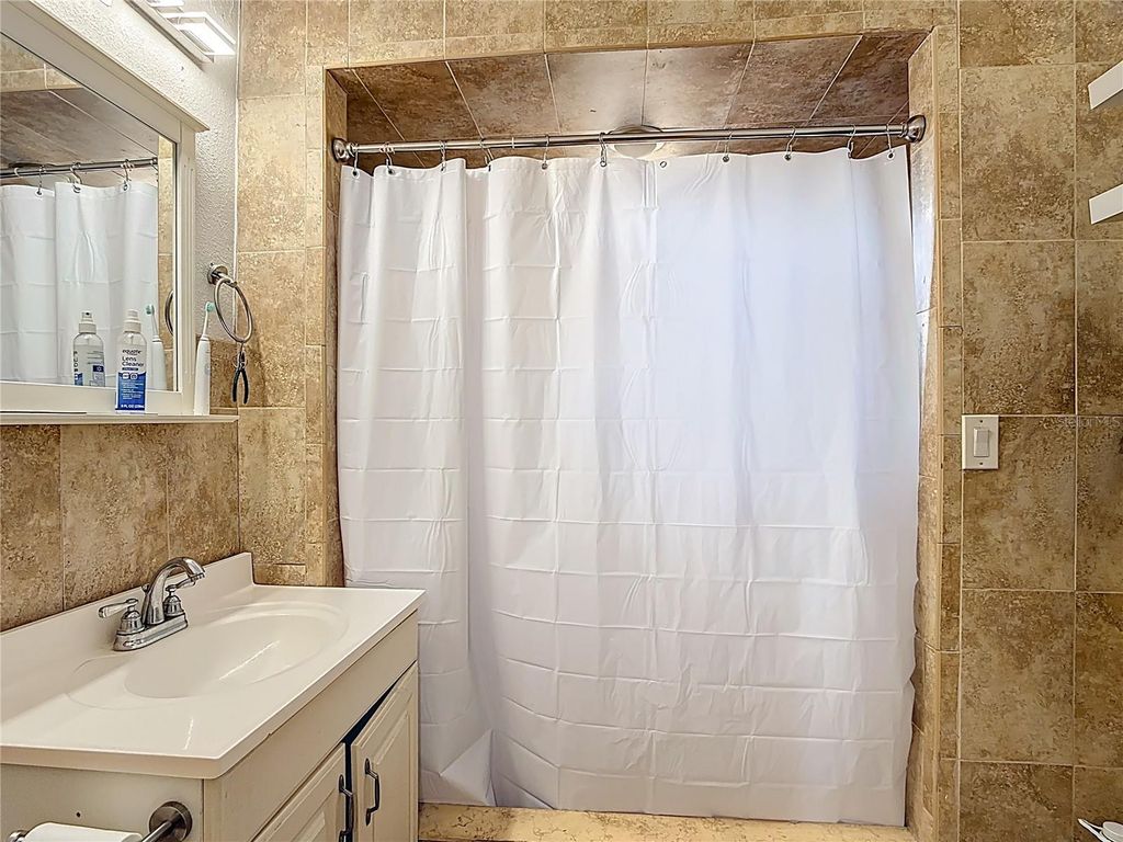 Image 16 of property listing at 823 MISSOURI AVENUE, St Cloud, FL 34769