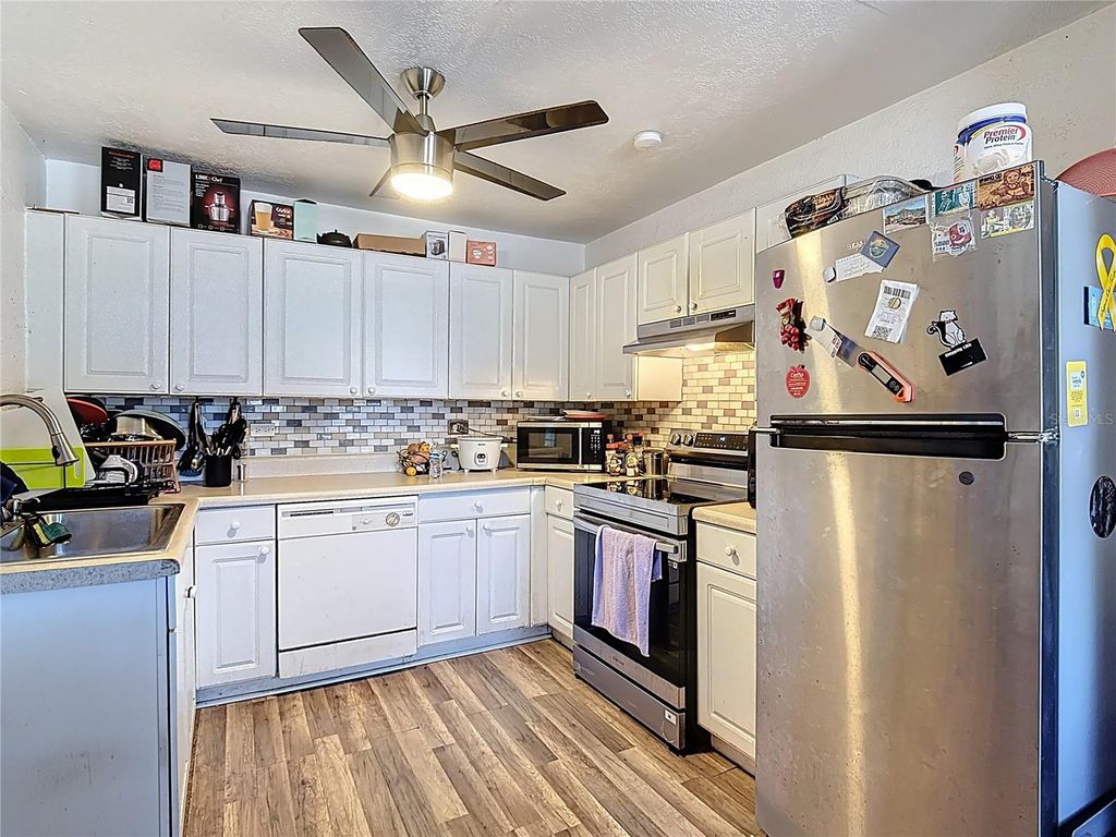 Image 4 of property listing at 823 MISSOURI AVENUE, St Cloud, FL 34769