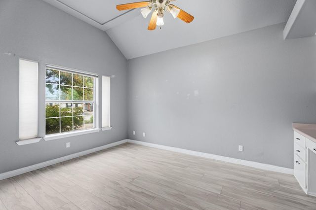 602 Fallbrook Ave, Clovis, CA 93611